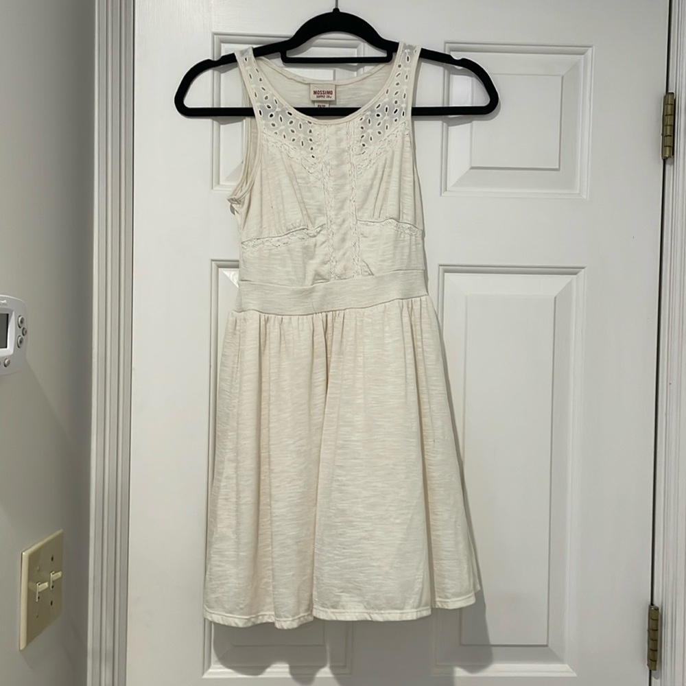 women’s white dress